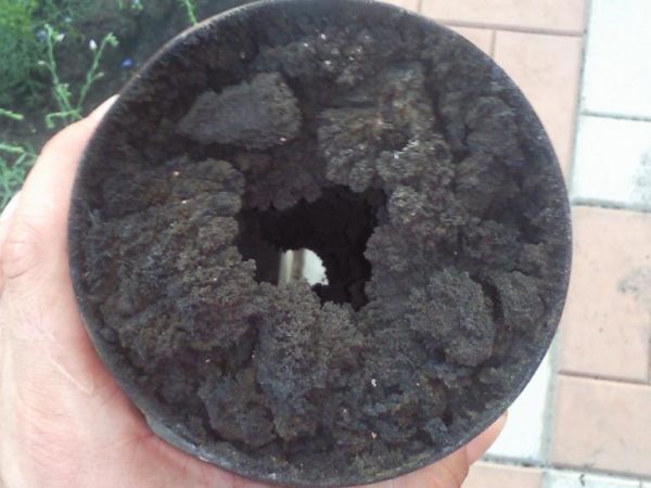 Отложения сажи на асбестовой трубе